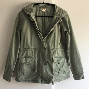 Levi’s army green parka zipper and hood